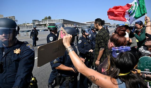 Los Angeles'ta sokağa çıkma yasağı ilan edildi