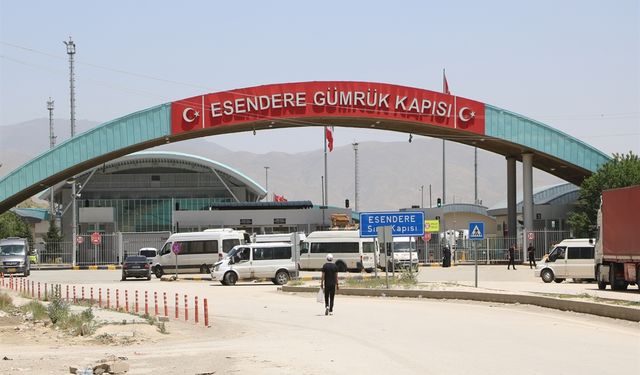 İran'a sınır kapısında kuyruk