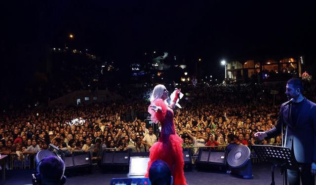 Seda Sayan memleketinde konser verdi