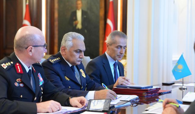 Bakan Yerlikaya, Kazakistanlı mevkidaşı Sadenov ile görüştü