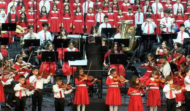 Cumhurbaşkanlığı Çocuk Orkestrası, Dünya Müzik Günü'nü AKM'de kutladı
