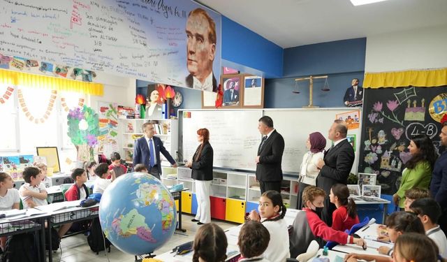Minikler, kendi şiir kitabını çıkardı