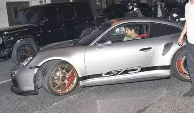 Burak Özçivit'in yeni oyuncağının fiyatı dudak uçuklattı...