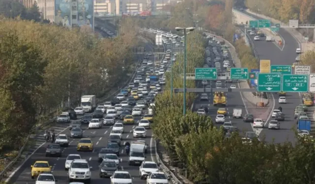 Tahran’a geri dönüş başladı: Ateşkes sonrası kentte trafik yoğunluğu