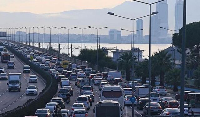 İzmir’in yolları dolup taşıyor: Taşıt sayısı 2 milyonu aştı