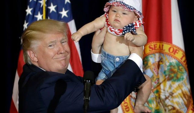 Donald Trump'tan her bebeğe bin dolar!