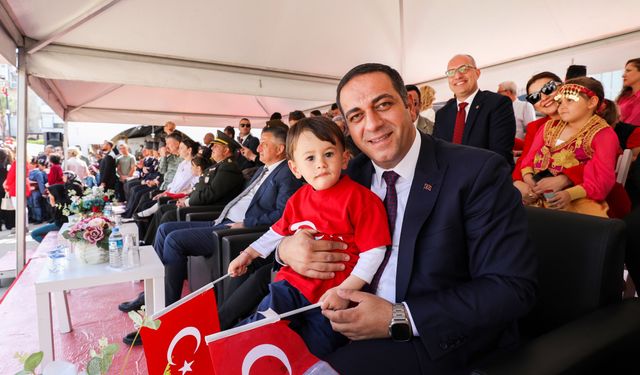 Narlıdere Belediyesi’nden miniklere ilk hediye: Anne-Bebek Çantası projesi başladı
