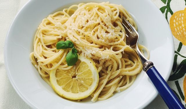 15 dakikada Toskana’da hissettiren pratik makarna: Limonlu İtalyan esintisi sofranızda!