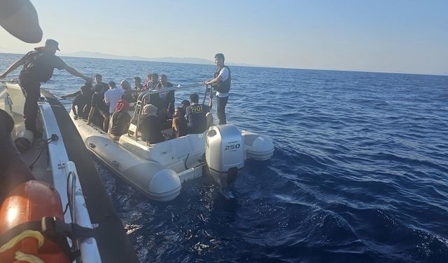 İzmir açıklarında 33 düzensiz göçmen kurtarıldı, 31 düzensiz göçmen yakalandı
