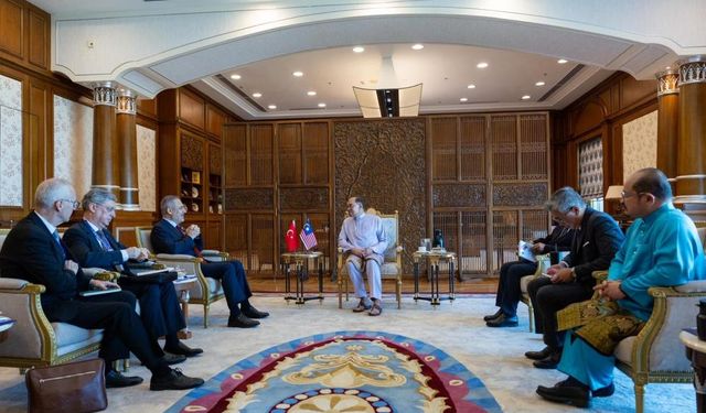 Bakan Fidan, Malezya Başbakanı Enver İbrahim ile görüştü