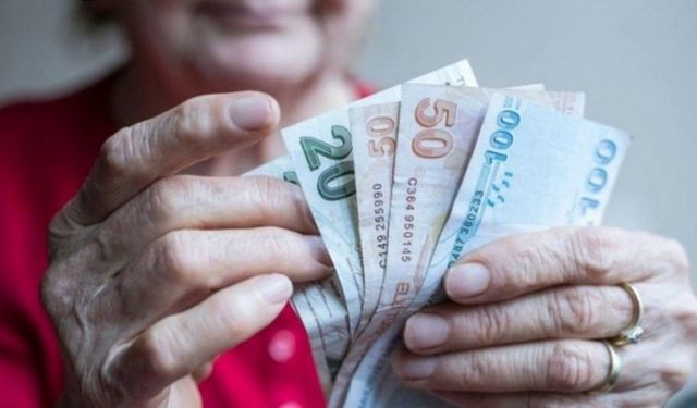 Emekliye zam farkı müjdesi: Ödemeler 25 Temmuz’da hesaplarda olacak!