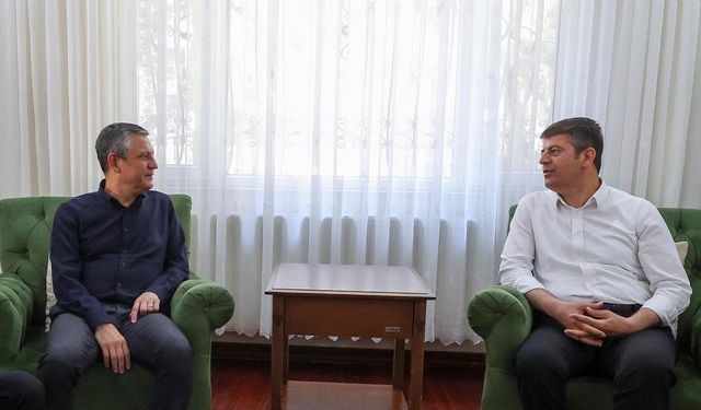 CHP Lideri Özgür Özel Abdurrahman Tutdere’yi evinde ziyaret etti