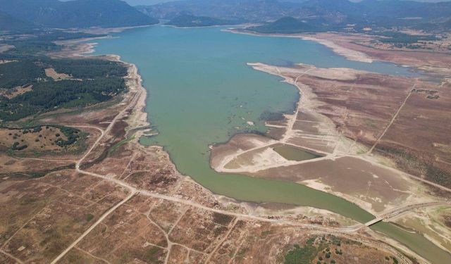 İzmir'de kuraklık alarmı: İZSU'dan acil su tasarrufu çağrısı!