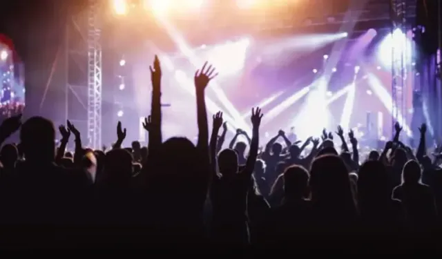 Konak'ta her pazartesi bir semtte müzik var!