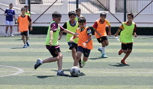 Konak’ta sporla dolu yaz: 800 çocuk geleceğe hazırlanıyor