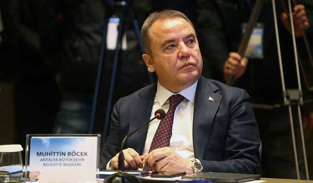 Muhittin Böcek sabah saatlerinde hastaneye kaldırıldı