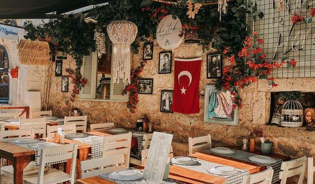 İstanbul'dan Çeşme'ye hafta sonu kaçamağının faturası ağır: İki günlük tatil 12 bin lirayı aştı