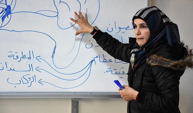Türkiye Suriye'ye öğretmen yetiştirecek