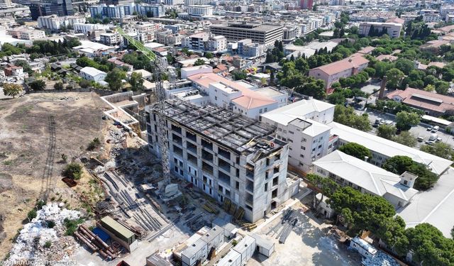 Eşrefpaşa Hastanesi’nde yükseliş sürüyor: Yeni bina beşinci kata ulaştı