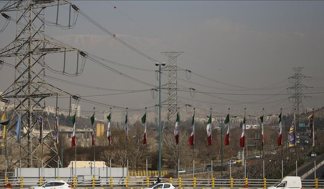 Tahran'da enerji krizi büyüyor: 110 kamu kurumunun elektriği kesildi