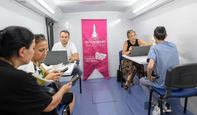 İzmir'de Mobil İstihdam Aracı iş arayanlarla işverenleri aynı çatı altında buluşturuyor