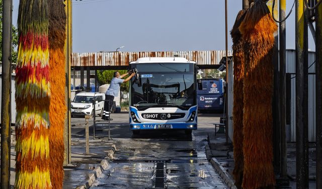 ESHOT’tan otobüs yıkamada dev çevre projesi: Aylık bin 100 hanenin suyu geri kazanılıyor
