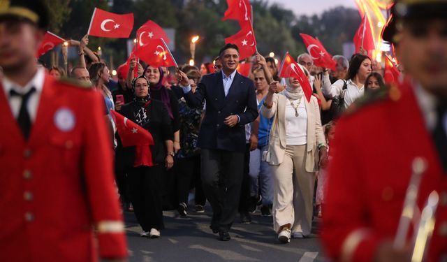 Aliağa’da 30 Ağustos coşkusu: Fener alayı ve Sefo konseriyle zafer ruhu sahaya iniyor