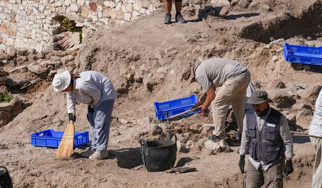 Urla’da su altından tarih çıkıyor: 7 bin yıllık limanda yeni keşifler