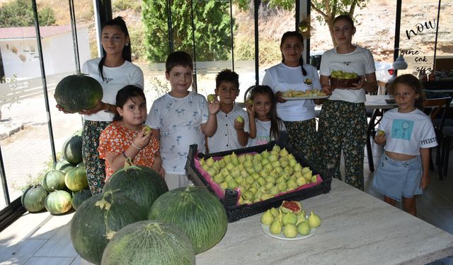 Buca’nın 700 yıllık Kırklar Mahallesi kavun ve incir festivaliyle şenlendi