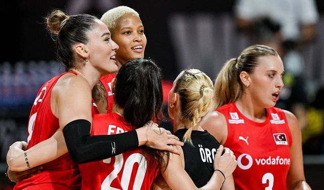 Filenin Sultanları'ndan şampiyonaya 'set vermeden' merhaba: İspanya'ya şans tanımadık!