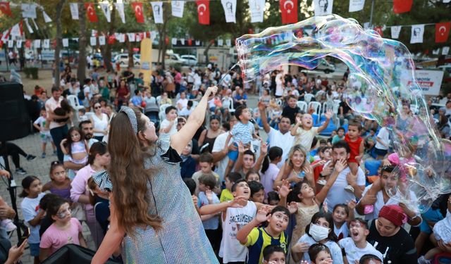 Bayraklı'da çocukların kahkahası sokağa taştı