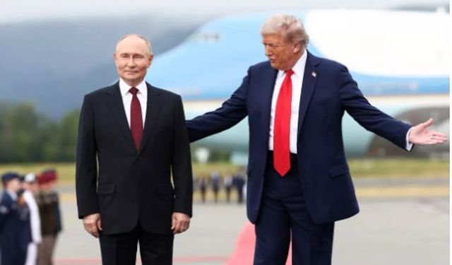 Trump ve Putin'den tarihi buluşma