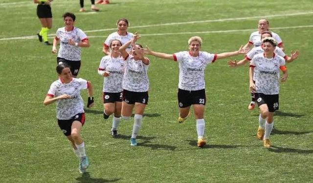 İzmir’in tek kadın futbol temsilcisi Süper Lig’den çekildi