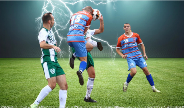 Futbol maçında sahaya yıldırım düştü 1'i ağır 2 yaralı