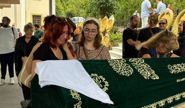 Münir Özkul’un eşi Umman Özkul son yolculuğuna uğurlandı