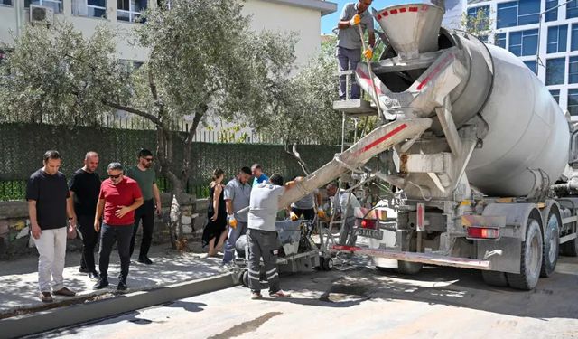 Bornova’da bir ilk: Mustafa Kemal Caddesi 'Bordür' makinesiyle yenileniyor