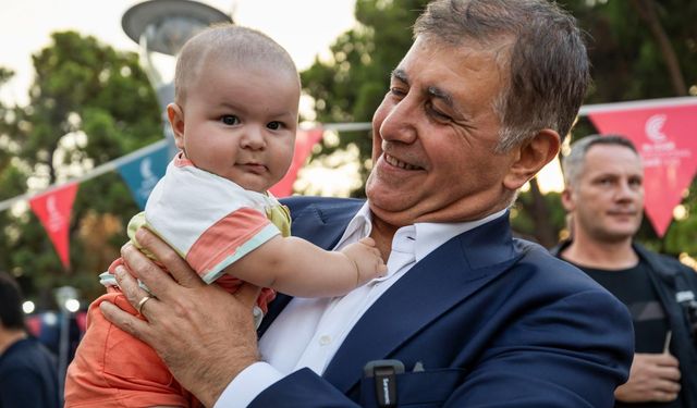 Fuarın en özel misafirleri: Başkan Tugay, çocuklarla buluşarak yüzleri güldürdü