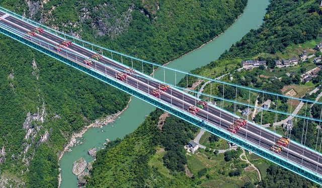 Çin dünyanın en büyük köprüsünü hizmete açtı