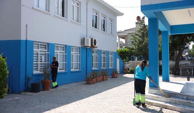Çeşme’de belediyeden okullara hijyen mesaisi