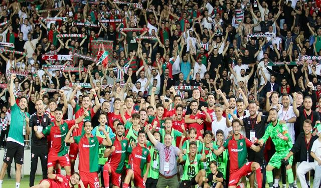 Karşıyaka sezona fırtına gibi başladı: 3’te 3 ile zirvede