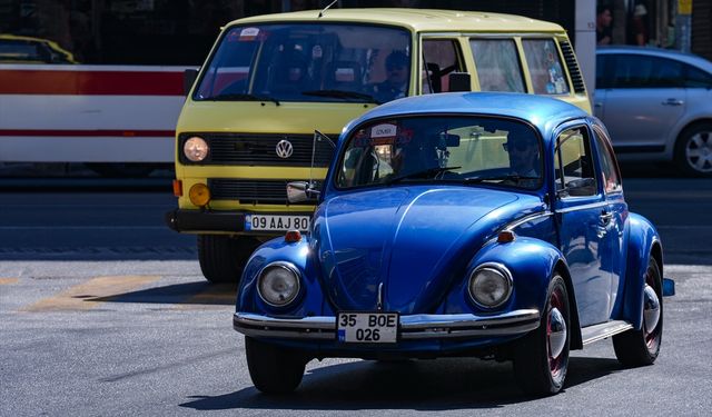 İzmir’de klasik otomobiller erkek sağlığı için yola çıktı