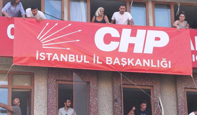 CHP'nin Bahçelievler binasına 'İstanbul İl Başkanlığı' tabelası asıldı