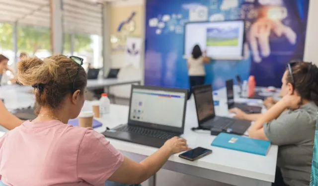 Balçova’da kadınlara dijital destek: Eğitim programı başladı