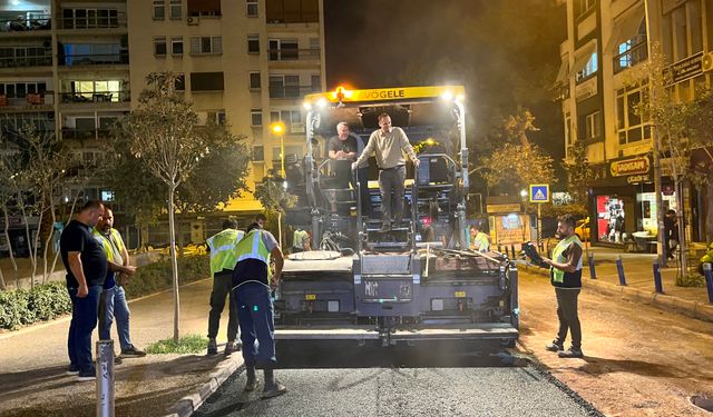 Bornova’da gece mesaisi: Okul açılışına yollar hazırlandı