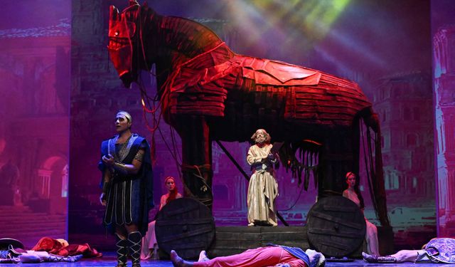Homeros'un efsanesi İzmir sahnesinde: Dev prodüksiyon Troya prömiyeri için gün sayıyor