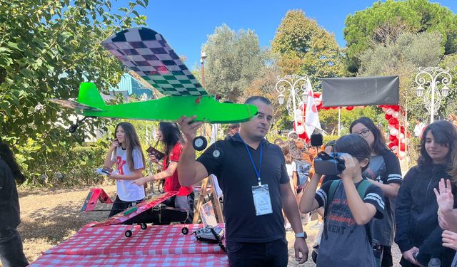 İzmir’de TÜBİTAK şenliğiyle teknoloji ve bilimin kalbine yolculuk