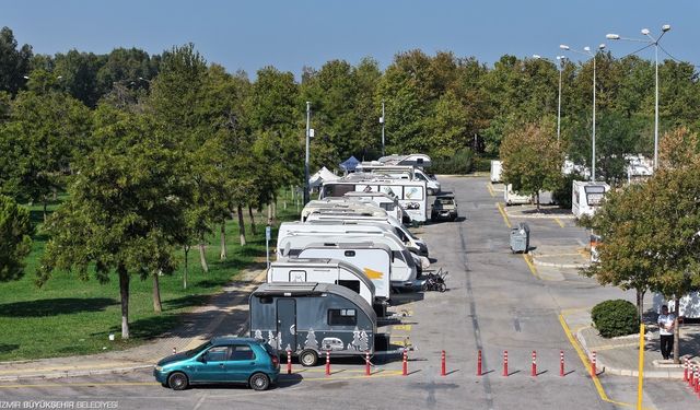 Karavancıların yeni gözdesi: İnciraltı Karavan Parkı tam kapasite çalışıyor