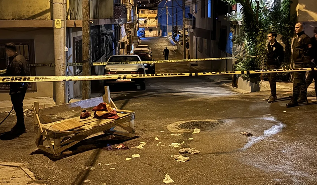 İzmir’de bıçaklı kavga: 1 ölü, 2 yaralı