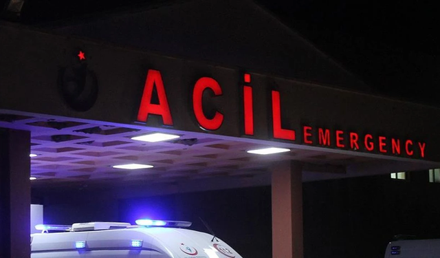 Urla’da bayrak direği devrildi: 9 yaşındaki öğrenci yaralandı