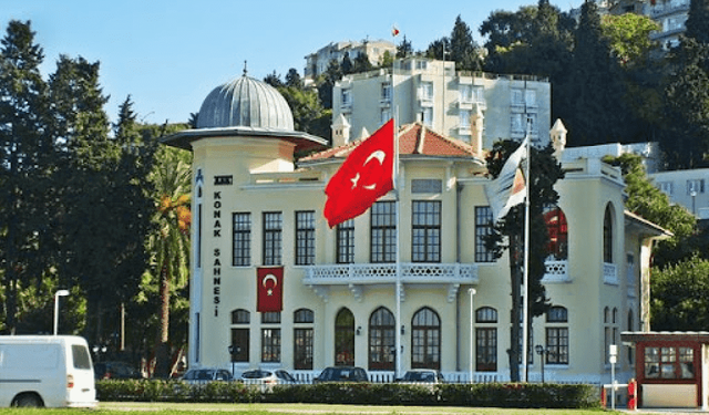 İzmirliler dikkat: Konak Sahnesi tadilata giriyor!